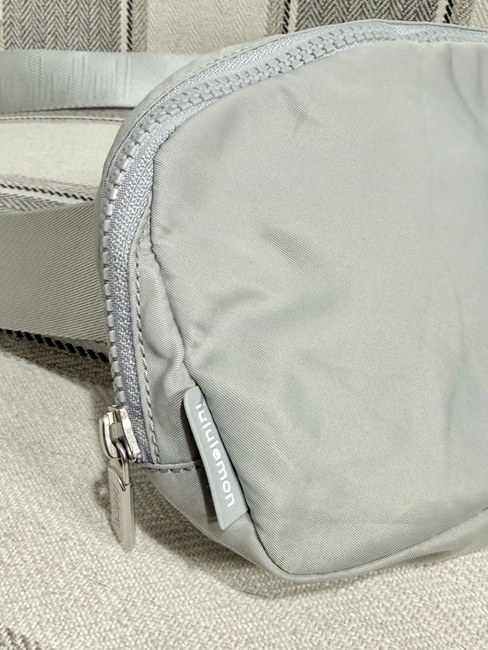 lululemon athletica Light Gray Men’s Belt Bag with Branded Strap - Picture 3 of 8